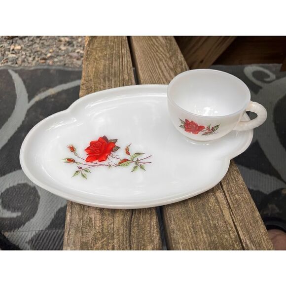 Vintage cup and plate white milk glass red rose - Picture 11 of 15
